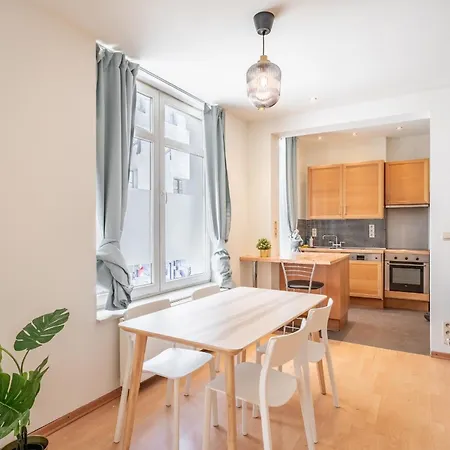 Apartment Large Authentic