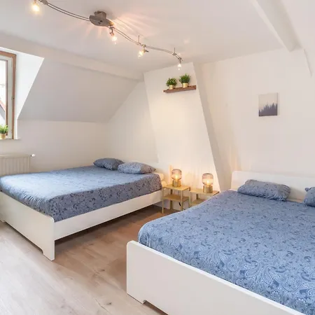 Large Authentic Apartamento