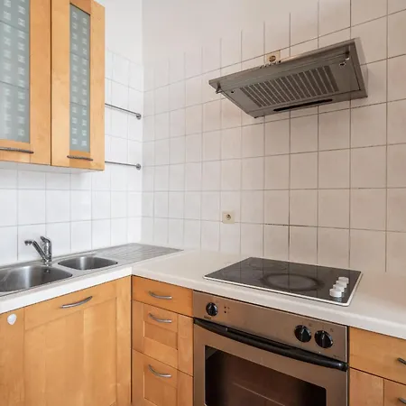 Large Authentic Apartamento