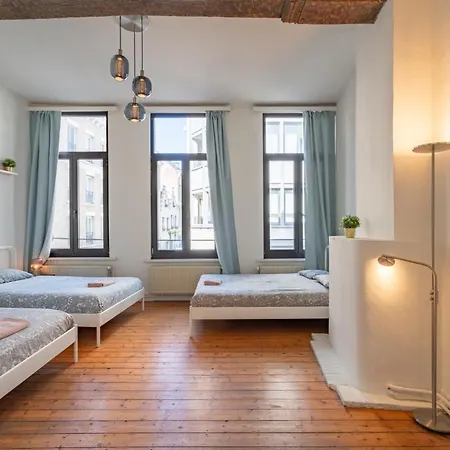 Large Authentic Apartamento *